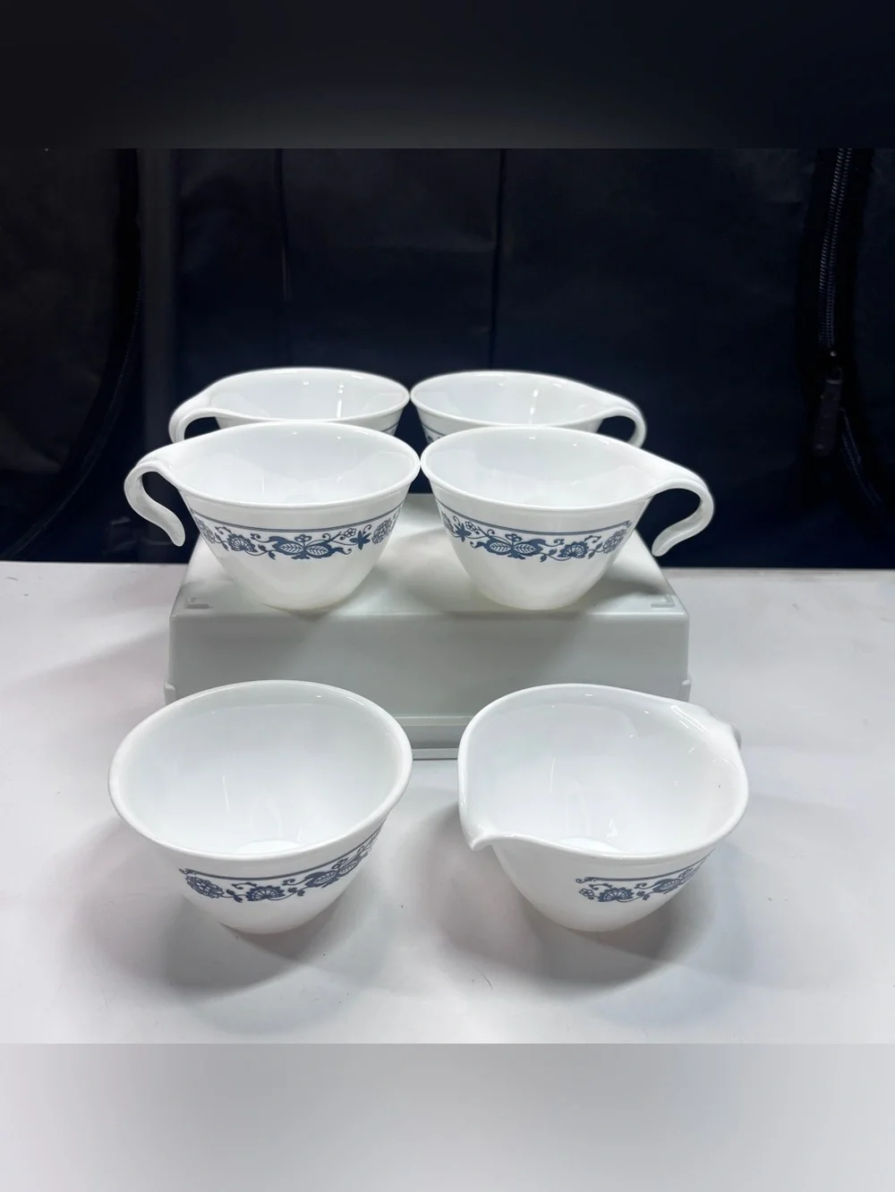Corelle Corning Old Town Blue Onion Hook Handle Coffee Cups 4 W/ Cream Sugar - Picture 6 of 10